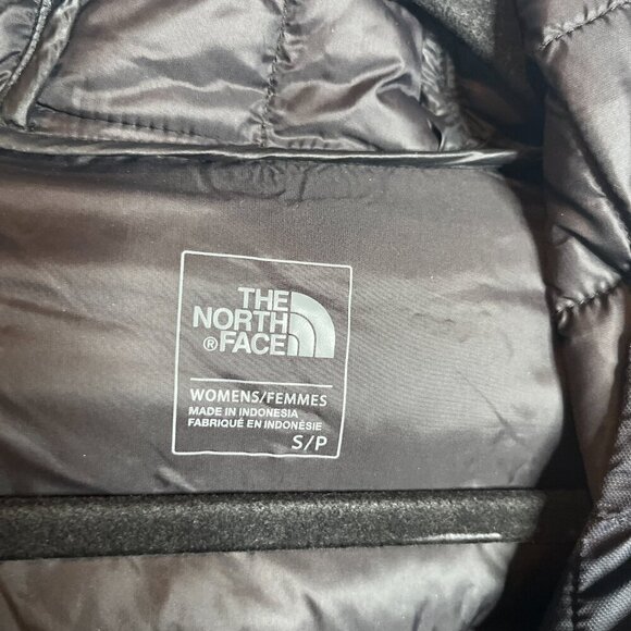 The North Face Endeavor Black Thermoball PrimaLoft Quilted Jacket - Picture 3 of 6